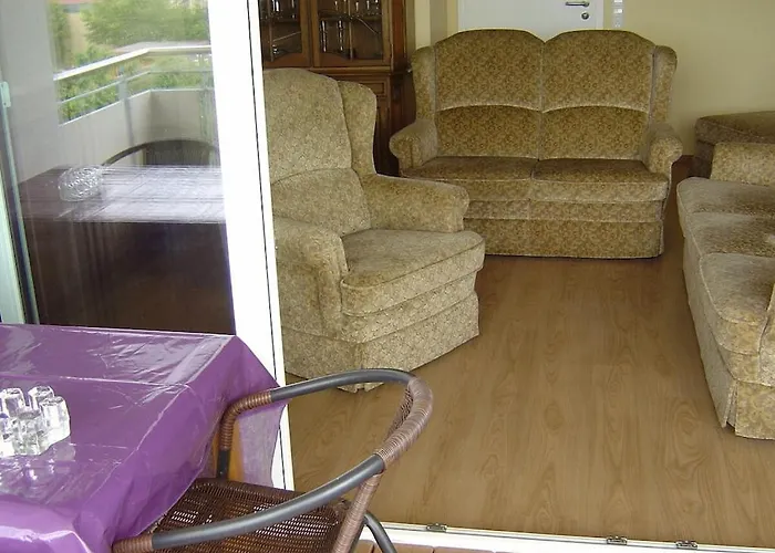 With 2 Bedrooms بيت للعطل